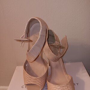 Light pink heel